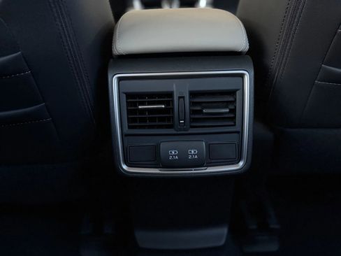 Used 2021 Subaru Forester Limited image 41