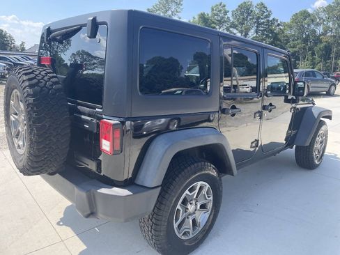 Used 2015 Jeep Wrangler Unlimited Rubicon w/ Connectivity Group AWD/4WD image 11
