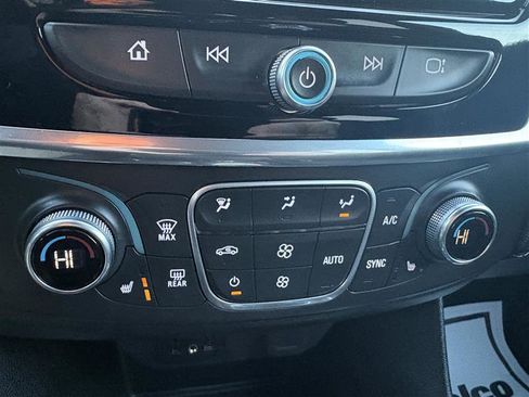 Used 2023 Chevrolet Traverse LT image 17