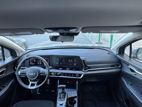 Used 2025 Kia Sportage LX image 32