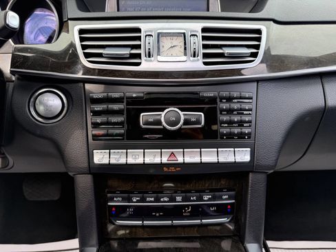 Used 2014 Mercedes-Benz E 350 4MATIC Sedan image 19