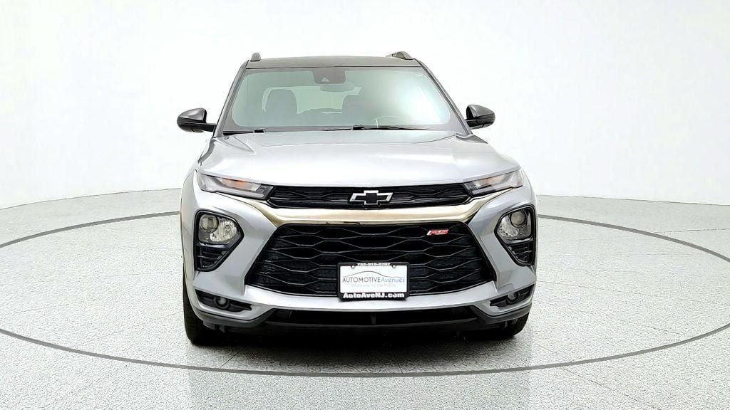 Used 2023 Chevrolet TrailBlazer RS FWD image 2
