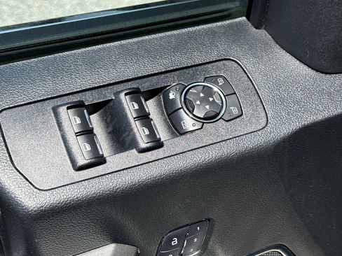 Used 2015 Ford F150 Platinum w/ Equipment Group 701A Luxury AWD/4WD image 16