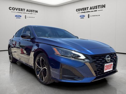 Used 2023 Nissan Altima 2.5 SR w/ SR Premium Package FWD image 6