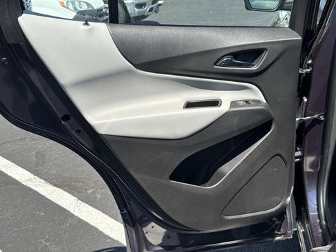 Used 2019 Chevrolet Equinox LS FWD image 13