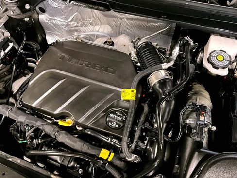 Used 2024 Chevrolet Trax RS image 36