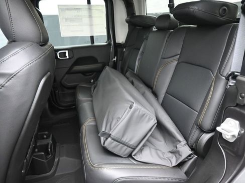 New 2025 Jeep Gladiator Sport image 10