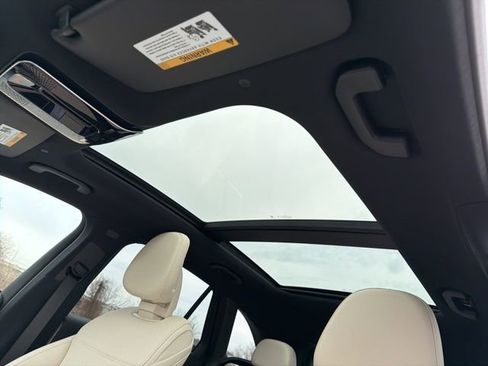 Used 2025 Mercedes-Benz GLC 300 4MATIC image 14