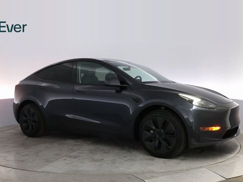 Used 2025 Tesla Model Y Long Range image 5