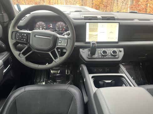 Used 2024 Land Rover Defender 110 V8 image 10