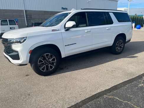 Used 2023 Chevrolet Suburban Z71 w/ Luxury Package AWD/4WD image 3