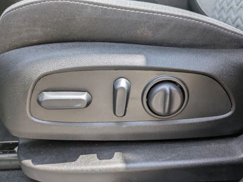 Used 2023 Chevrolet Equinox LS w/ LS Convenience Package FWD image 22