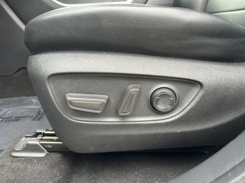 Used 2023 Toyota Highlander XLE AWD/4WD image 29