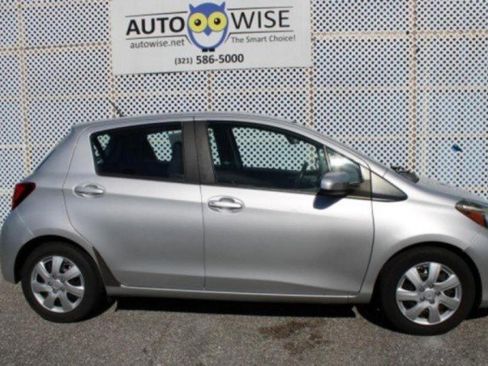 Used 2017 Toyota Yaris L image 4