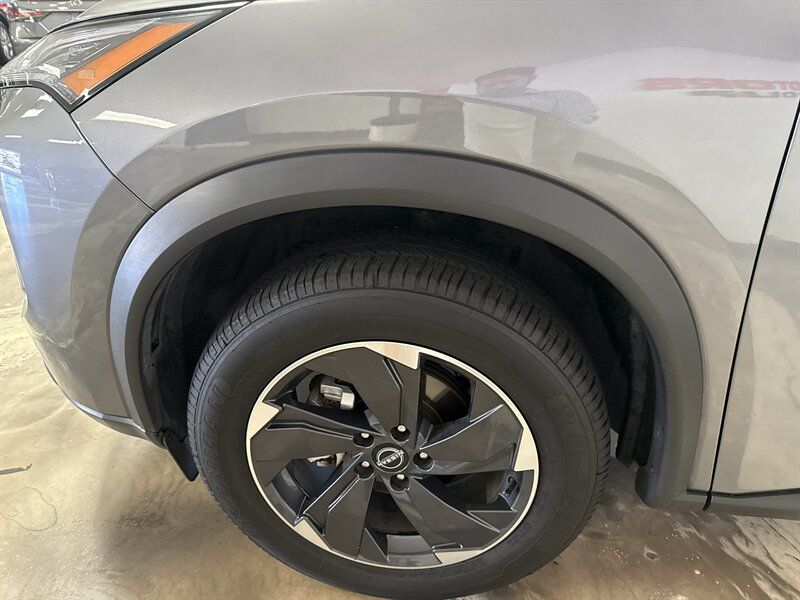 Used 2024 Nissan Rogue SV FWD image 10