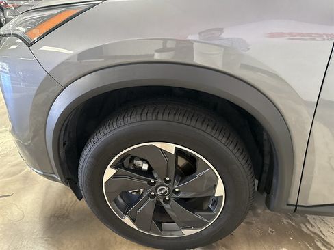 Used 2024 Nissan Rogue SV FWD image 10