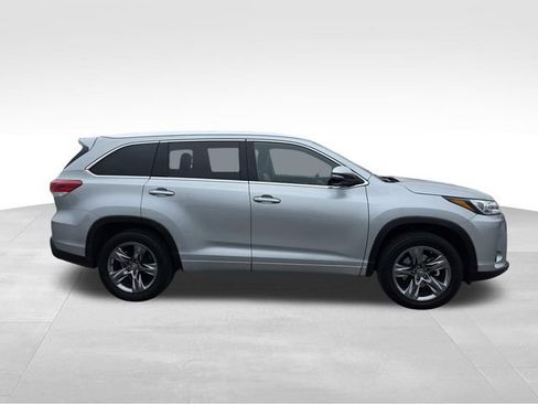 Used 2019 Toyota Highlander Limited Platinum image 2