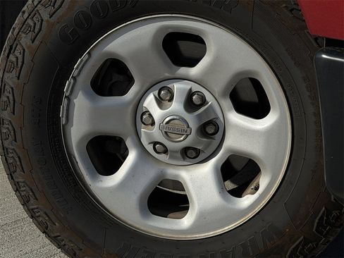 Used 2018 Nissan Titan S image 14