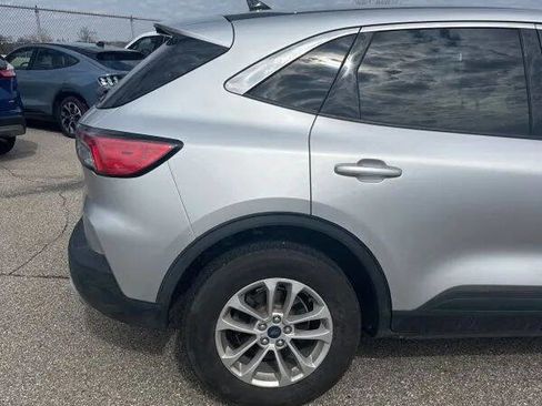 Used 2020 Ford Escape SE image 5