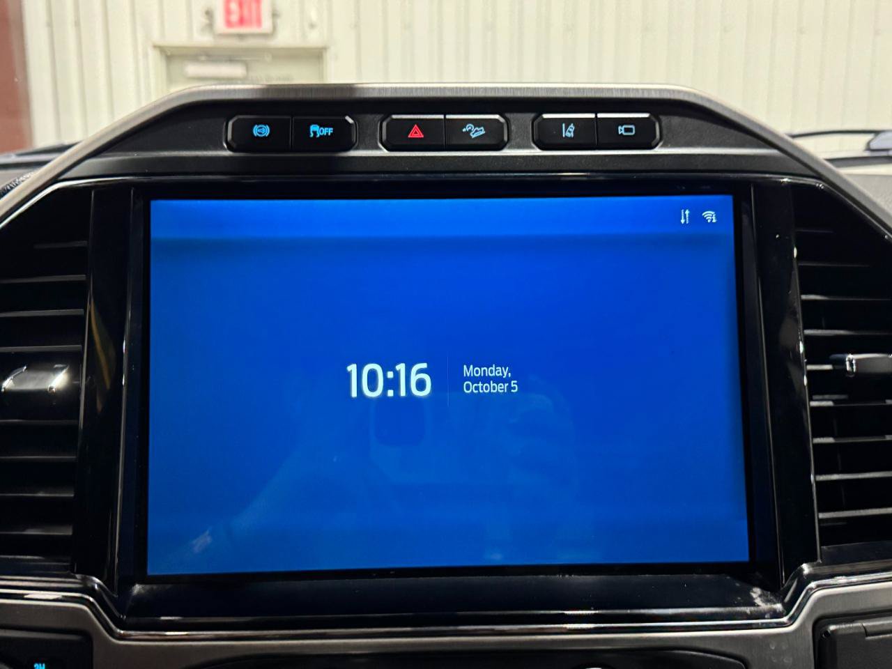 Used 2022 Ford F450 Platinum w/ FX4 Off-Road Package AWD/4WD image 47