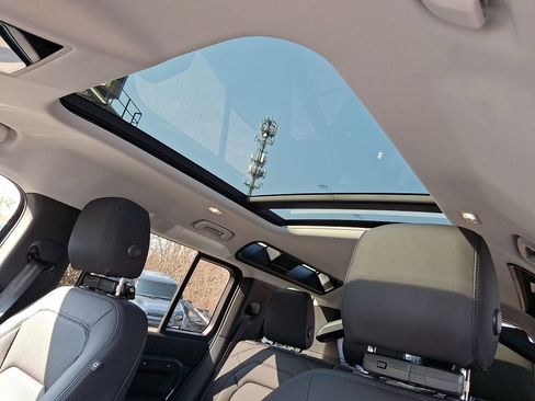 Used 2025 Land Rover Defender 110 S image 20