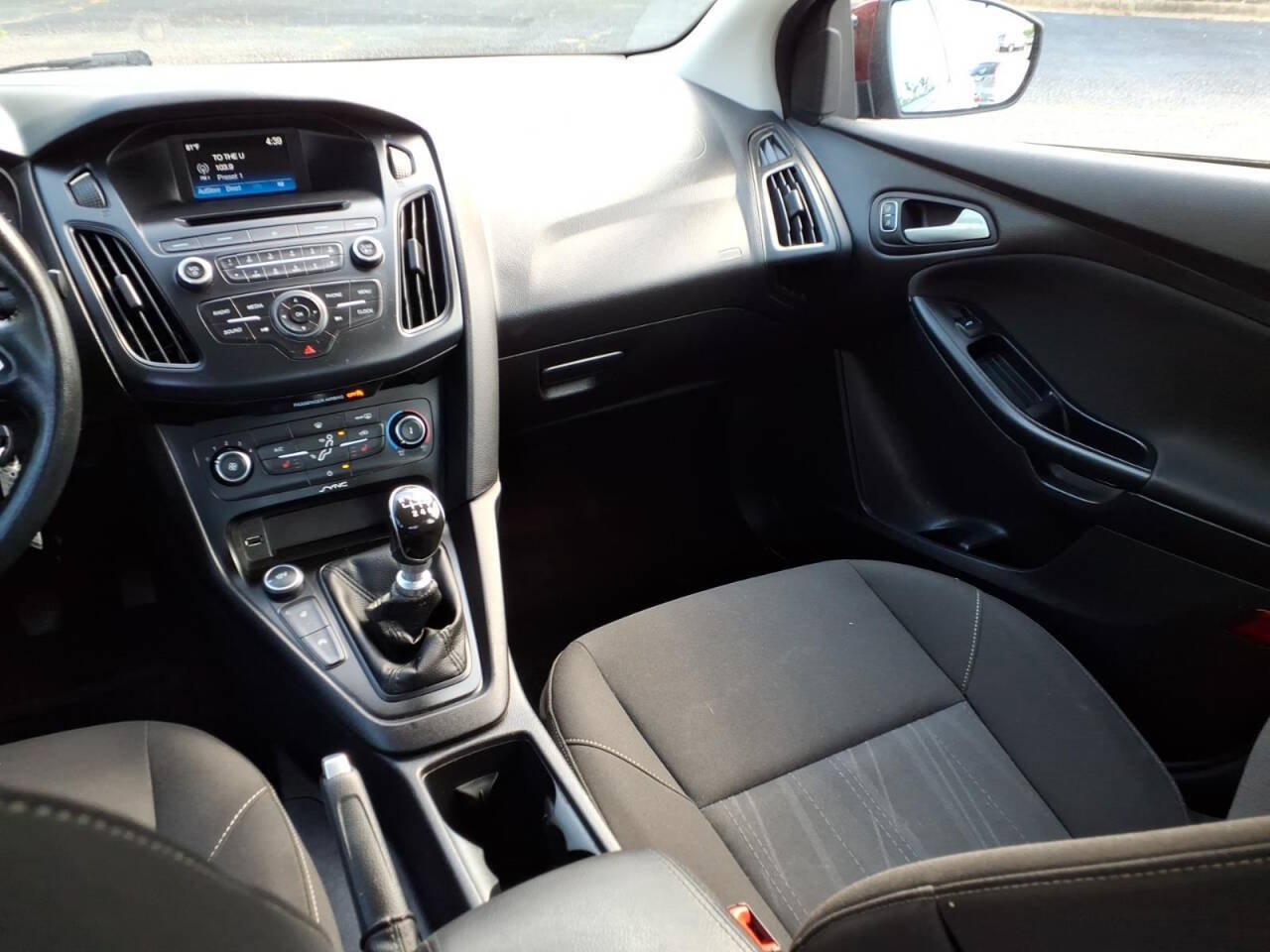Used 2015 Ford Focus SE w/ SE Ecoboost Package FWD image 15