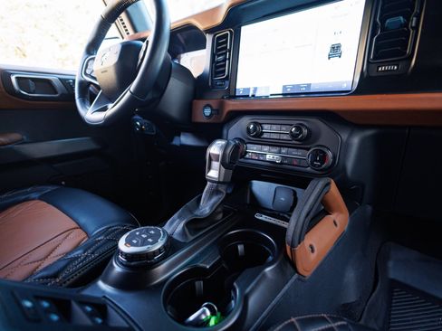 Used 2022 Ford Bronco Wildtrak image 41