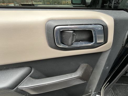 Used 2024 Ford Bronco Wildtrak image 29