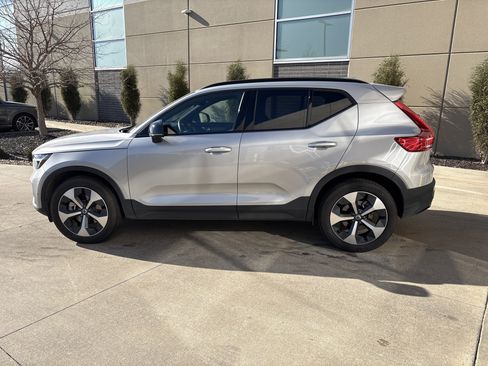 Used 2025 Volvo XC40 B5 Plus image 26