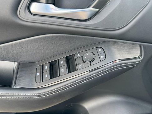Used 2025 Nissan Rogue SV FWD image 15