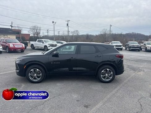 Used 2025 Chevrolet Blazer LT image 3