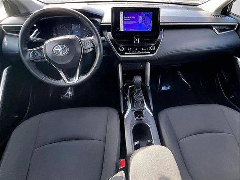 Used 2025 Toyota Corolla Cross LE FWD image 16