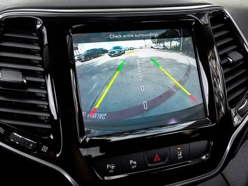 Used 2021 Jeep Cherokee Limited w/ Mopar Interior Package image 30