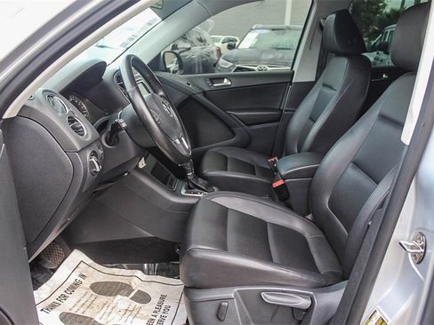Used 2012 Volkswagen Tiguan SE image 17