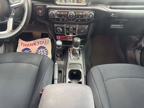 Certified 2022 Jeep Gladiator Rubicon w/ Cold Weather Group image 15