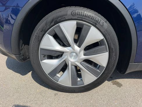 Used 2023 Tesla Model Y Long Range AWD/4WD image 11