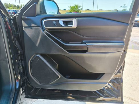 Used 2020 Ford Explorer XLT w/ Equipment Group 202A AWD/4WD image 25