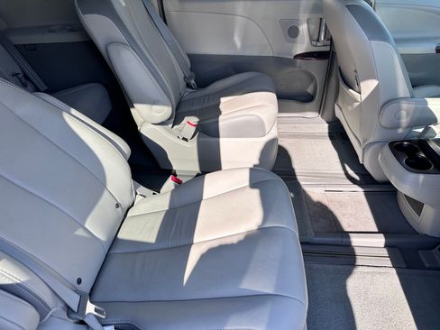 Used 2012 Toyota Sienna Limited w/ LTD Navigation Pkg AWD/4WD image 10