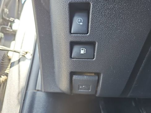 Used 2021 Toyota Prius Prime XLE w/ Carpet Mat Package (TMS) FWD image 32
