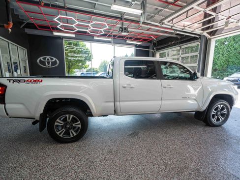 Used 2019 Toyota Tacoma SR5 AWD/4WD image 4