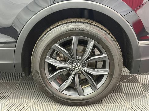 Used 2023 Volkswagen Tiguan SE AWD/4WD image 37