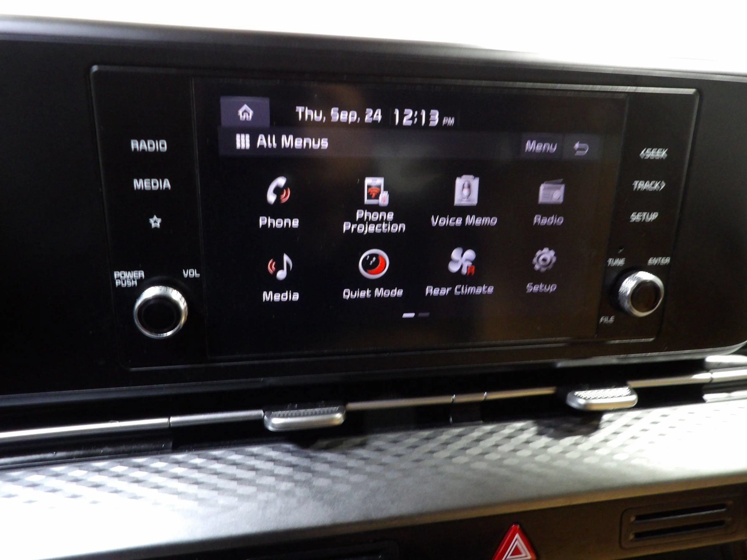 Used 2024 Kia Carnival LX FWD image 22