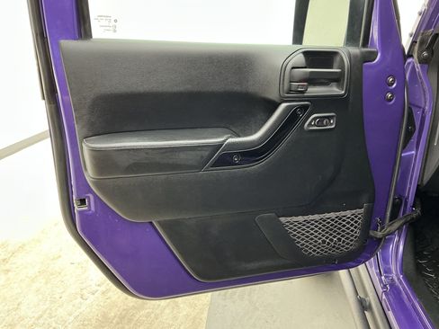 Used 2017 Jeep Wrangler Unlimited Sahara image 15