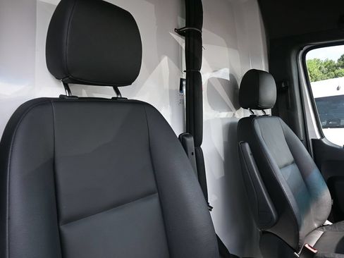 Used 2024 Mercedes-Benz Sprinter 2500 image 8