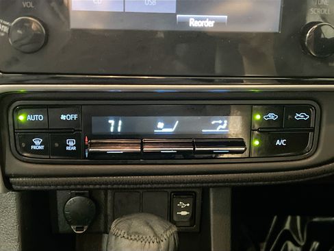 Used 2017 Toyota Corolla SE FWD image 26