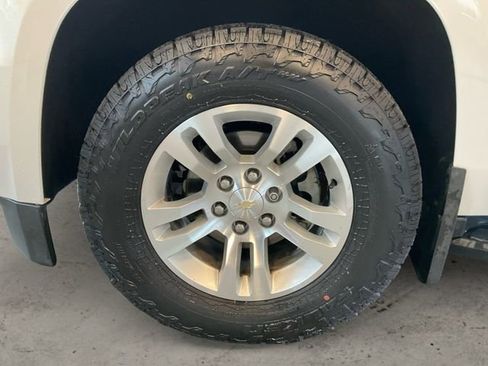 Used 2019 Chevrolet Suburban LT w/ Luxury Package AWD/4WD image 14