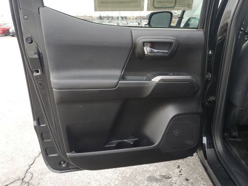 Used 2020 Toyota Tacoma TRD Sport image 28