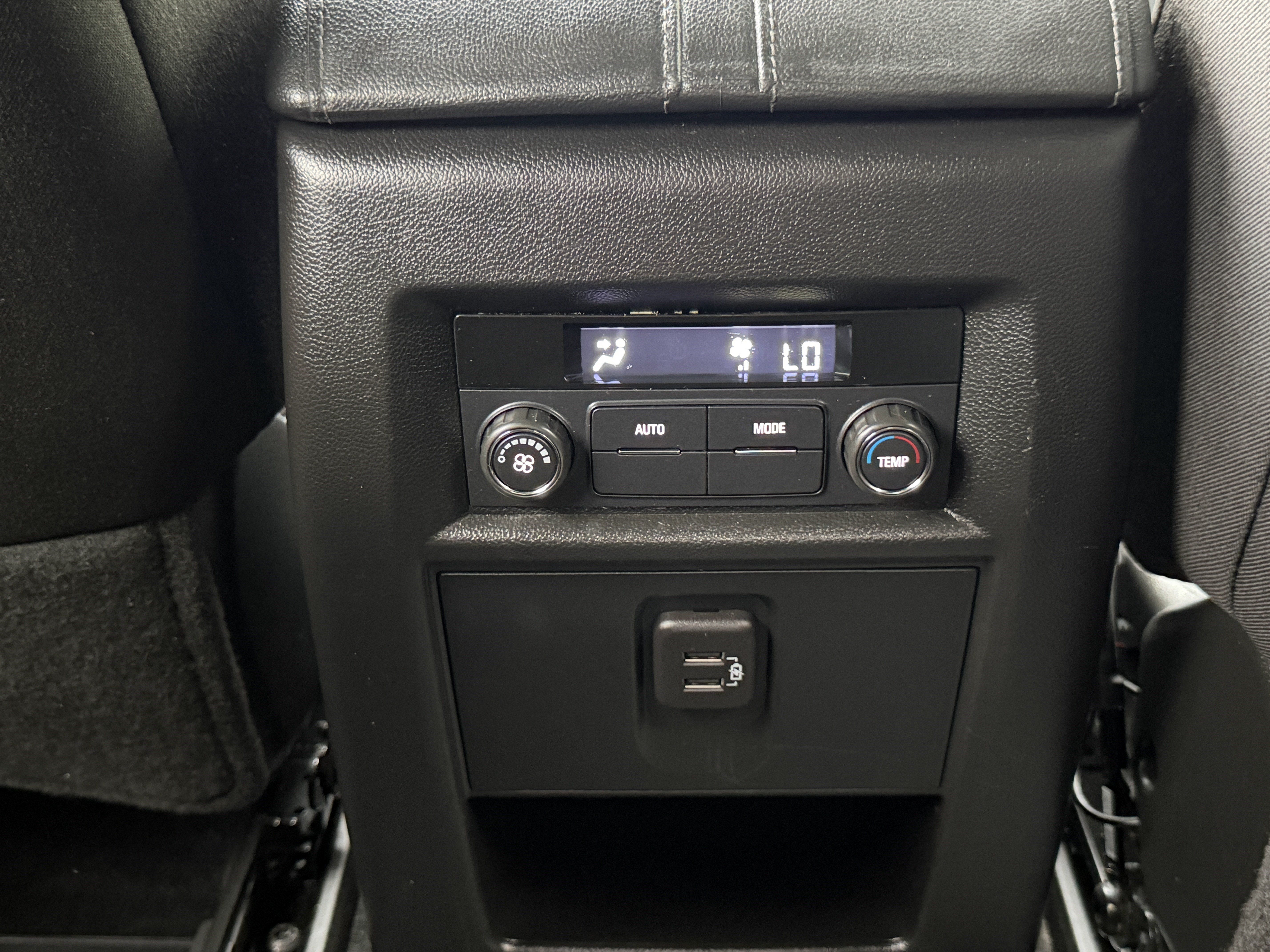 Used 2023 Chevrolet Traverse LT FWD image 27