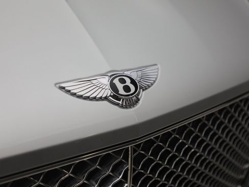 Certified 2022 Bentley Bentayga AWD/4WD image 13