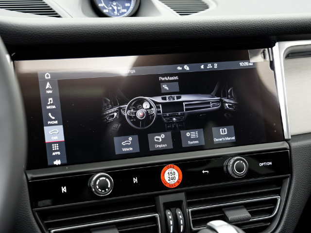 Certified 2026 Porsche Macan AWD/4WD image 19